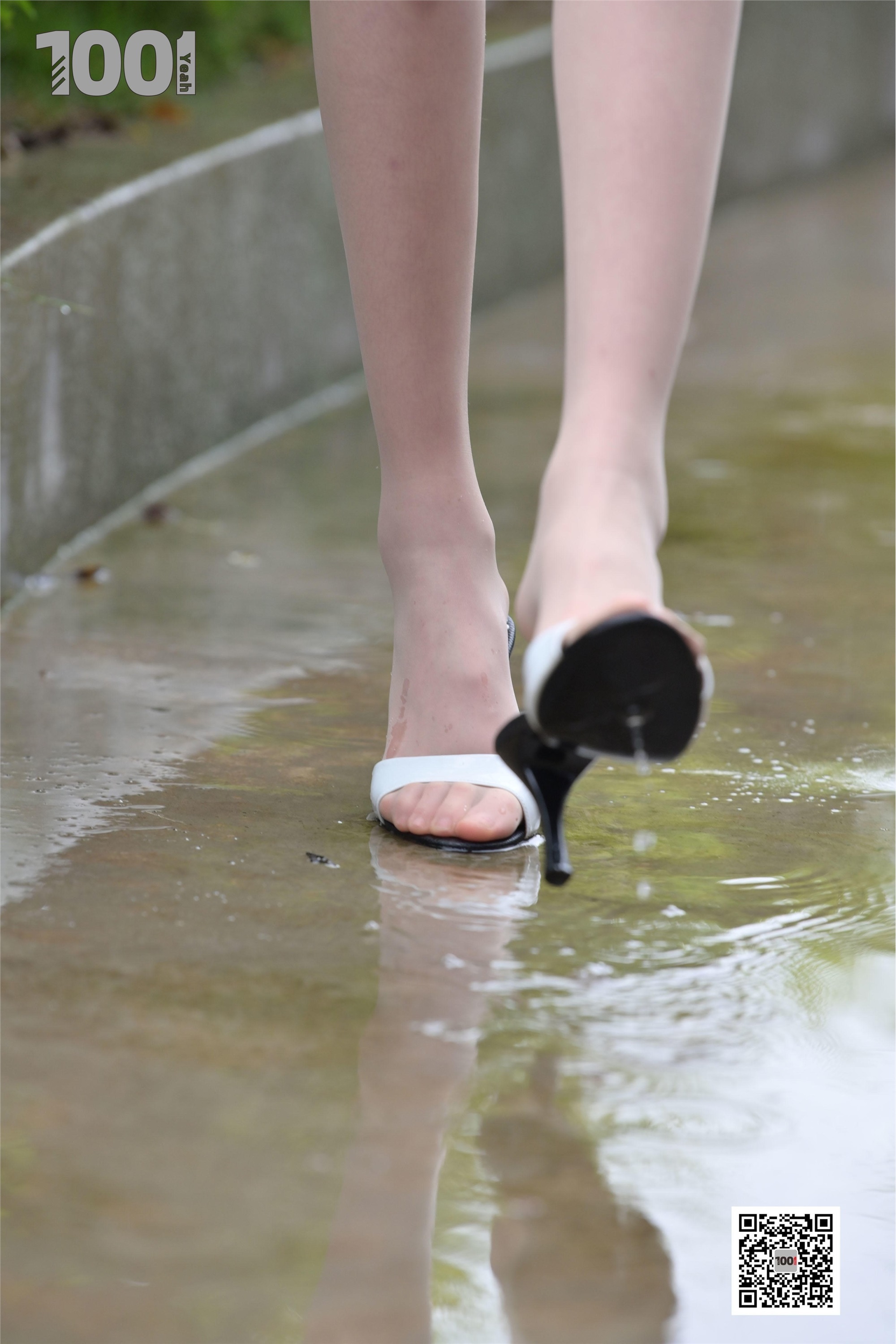 IESS异思趣向  一千零一夜《雨中漫步2》